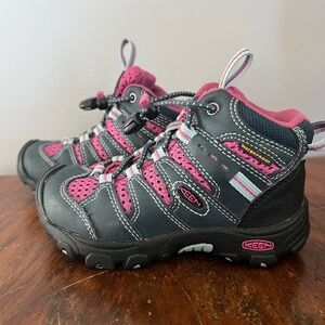 Toddler keen boots sz 8